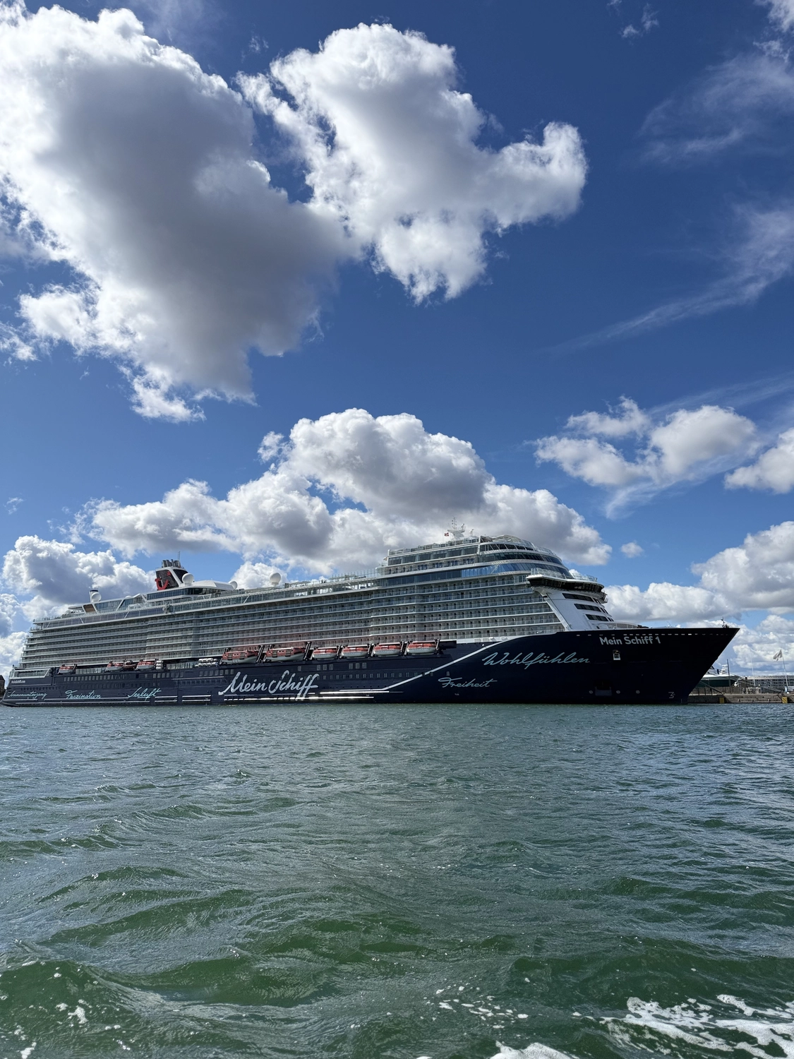 Kaltenbach - Reisebüro - Schiff im Meer